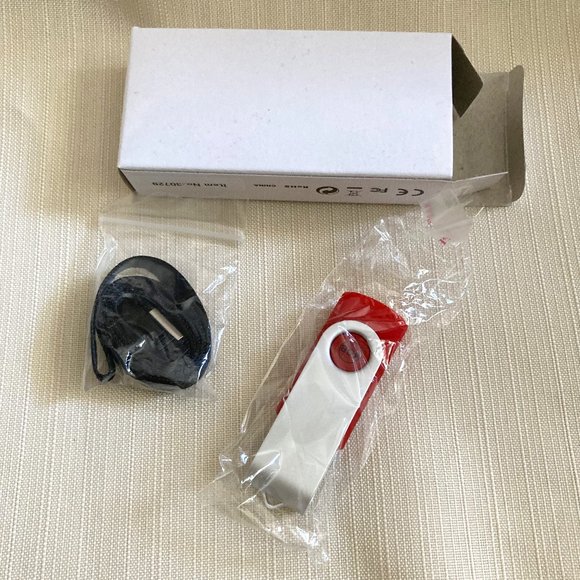 Brand New 4GB Twist USB Flash Drive with Neck String - Picture 1 of 4